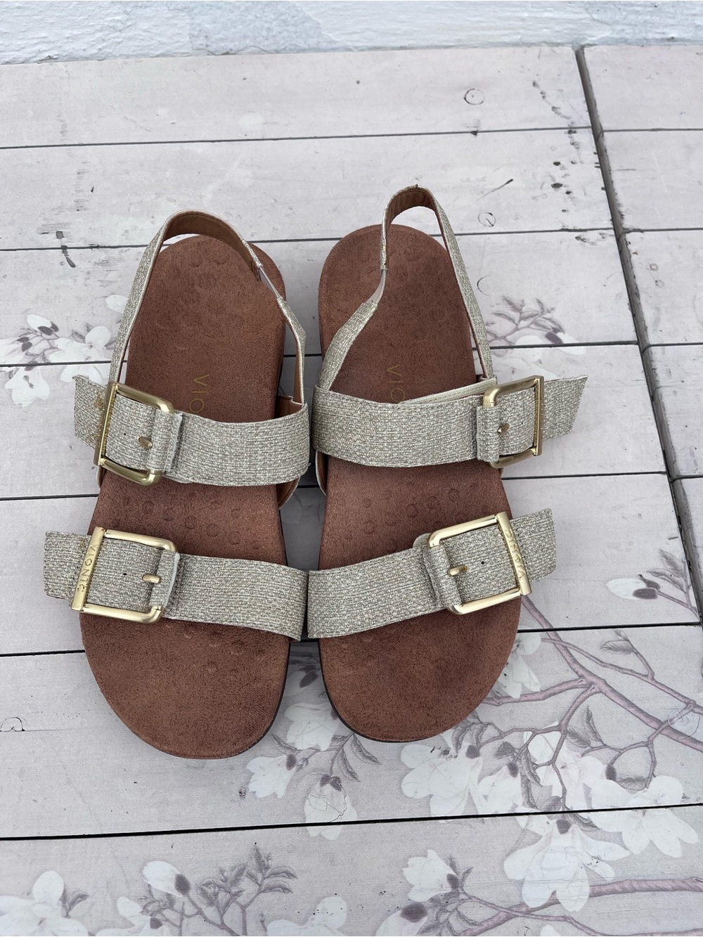 Vionic linen look strap Gold (faux) buckle Brown Footbed Slingback Sandals